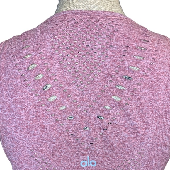 ALO Yoga Lark Women’s Pink Athletic Top - Picture 4 of 5